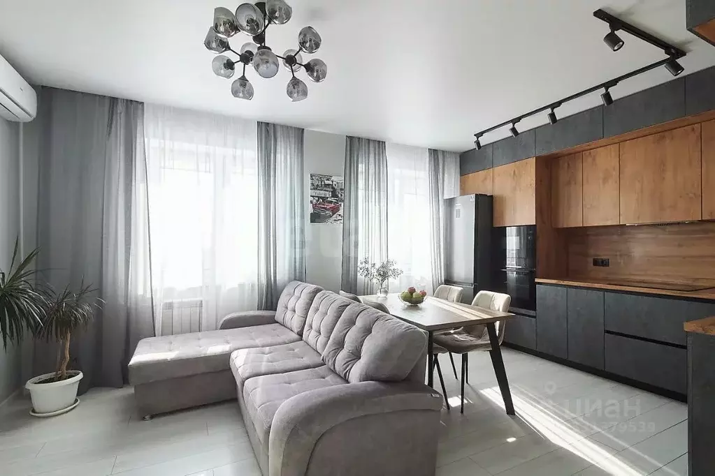2-к кв. Тюменская область, Тюмень ул. Мельникайте, 36 (65.0 м) - Фото 1