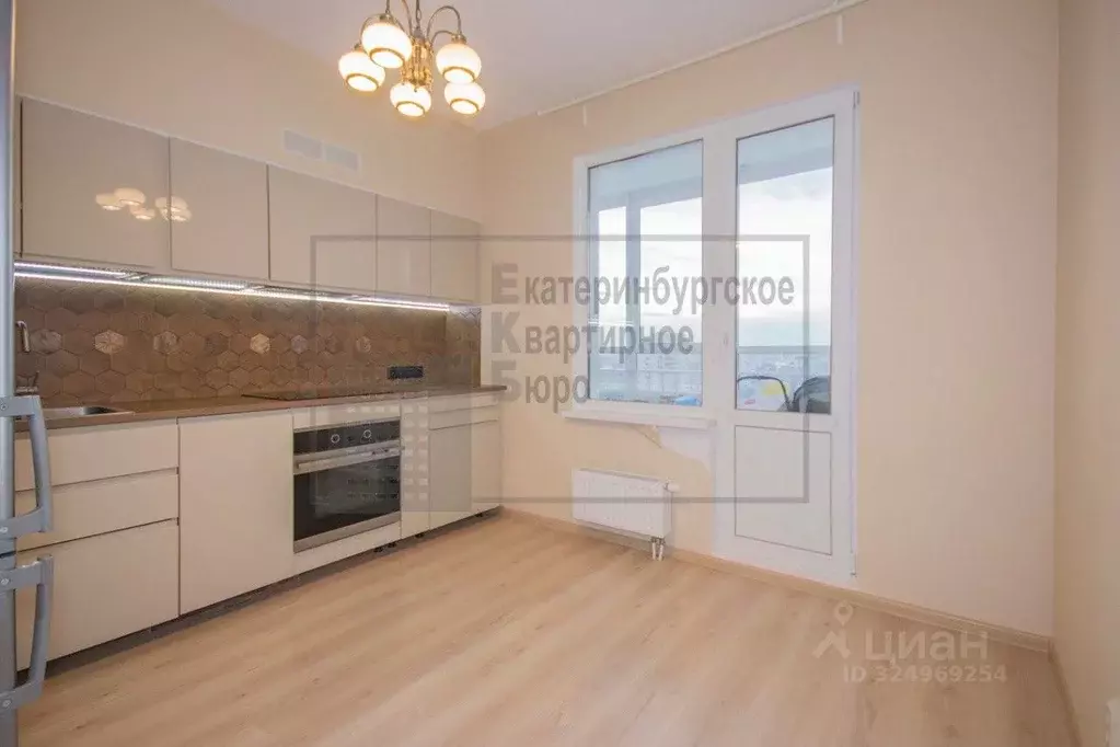 2-к кв. Свердловская область, Екатеринбург ул. Рассветная, 8к2 (82.5 ... - Фото 2