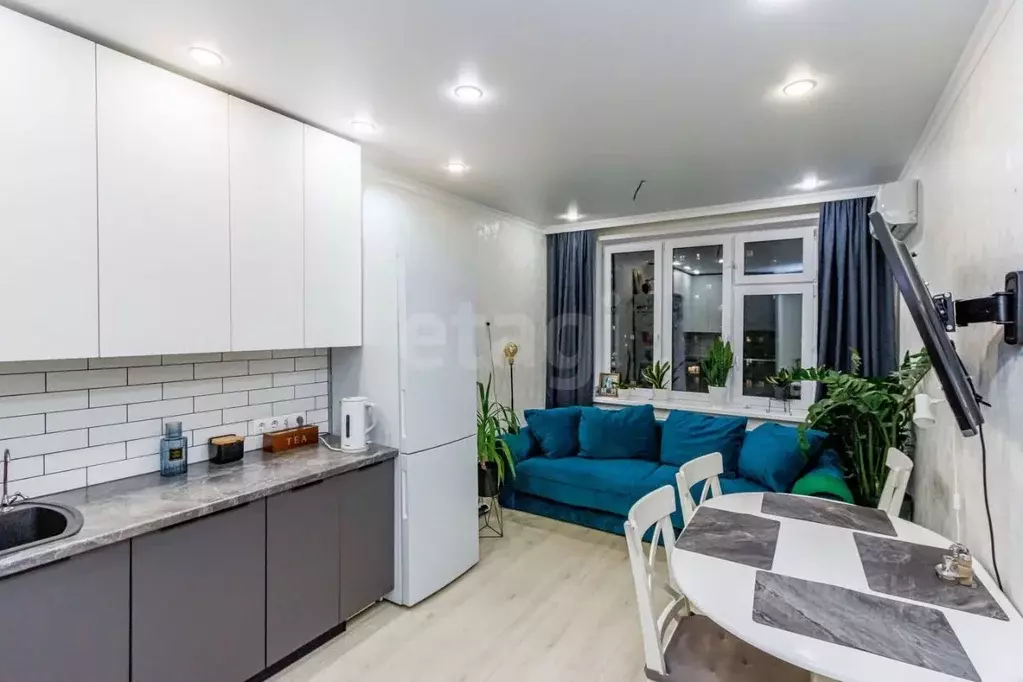 2-к кв. Тюменская область, Тюмень ул. Василия Подшибякина, 21 (57.1 м) - Фото 1