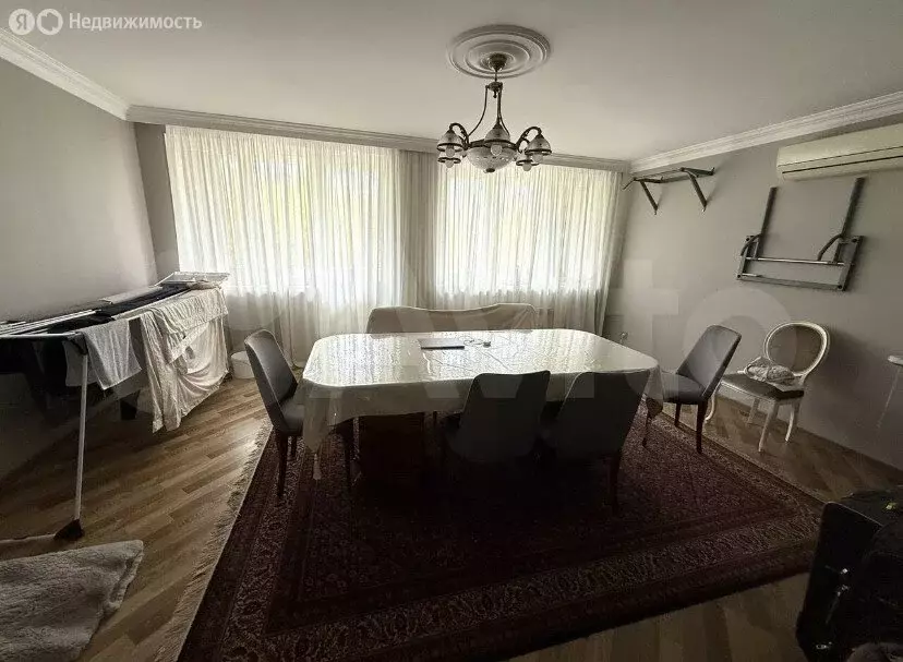 4-комнатная квартира: Махачкала, проспект Имама Шамиля, 29 (100 м) - Фото 0