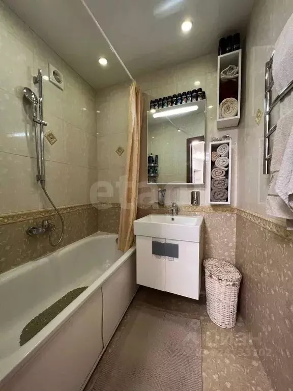 3-к кв. Белгородская область, Белгород ул. Губкина, 47 (80.0 м) - Фото 1