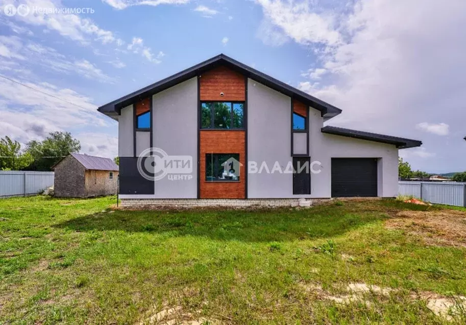 Дом в Ямное, улица Кирова, 41А (219.1 м) - Фото 0