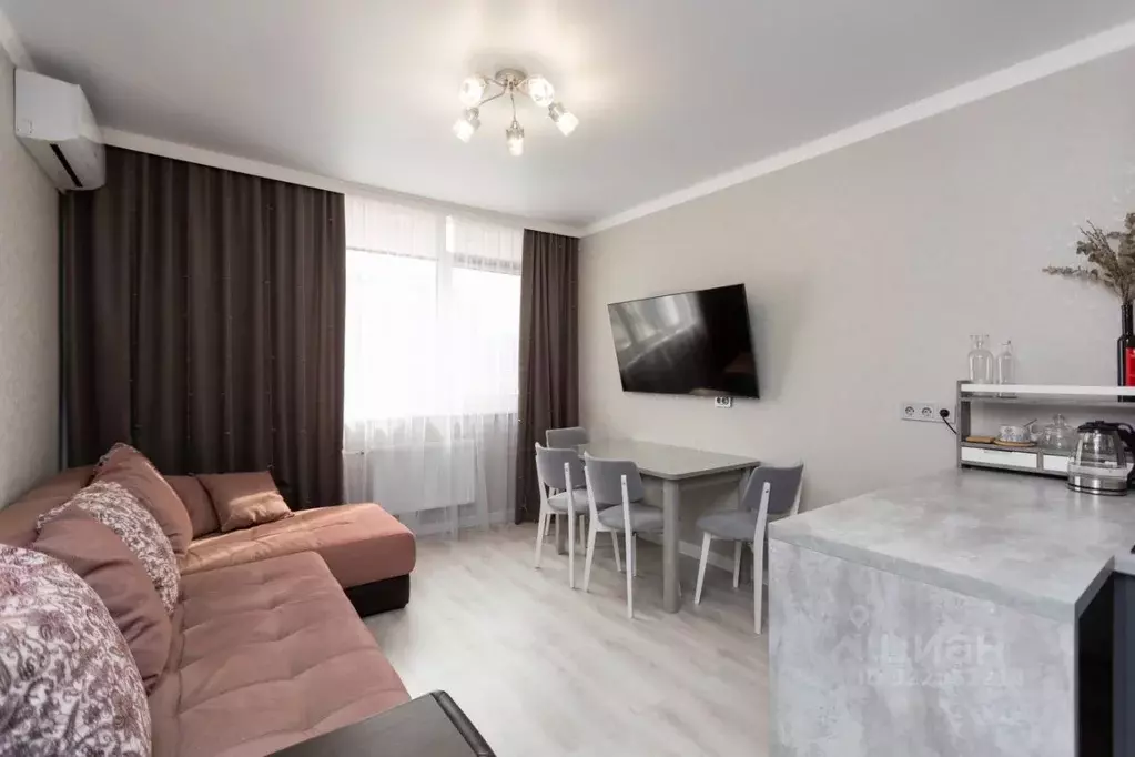 3-к кв. Оренбургская область, Оренбург Уральская ул., 2/14 (56.7 м) - Фото 0