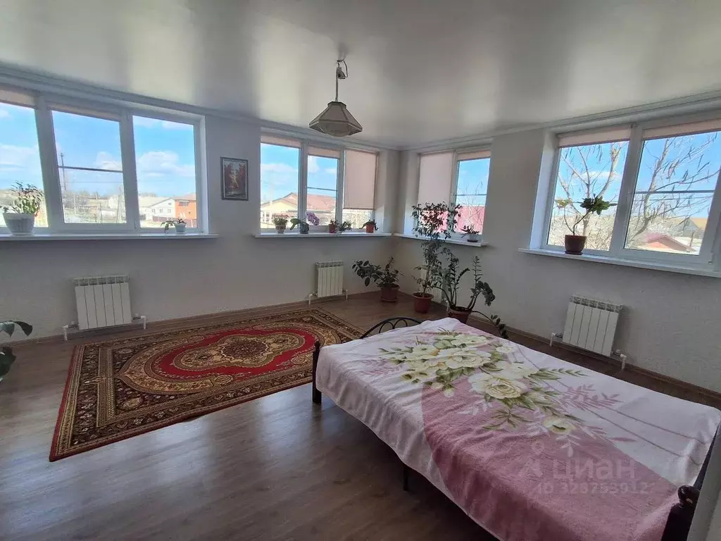 Дом в Астраханская область, с. Красный Яр ул. Карла Маркса, 80 (200 м) - Фото 2