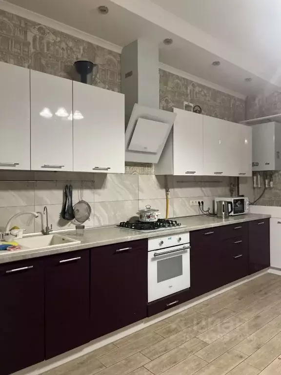 2-к кв. Крым, Симферополь ул. Аэрофлотская, 5А (80.0 м) - Фото 0