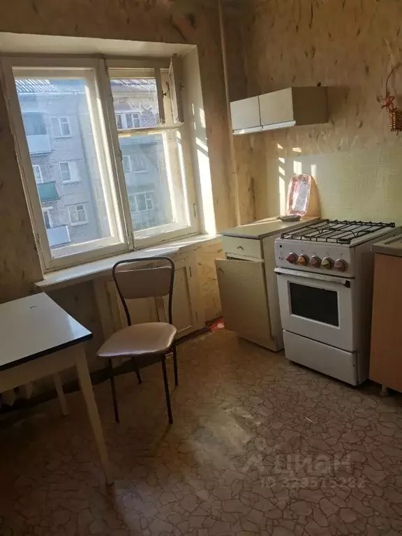 2-к кв. Ленинградская область, Луга просп. Кирова, 87 (42.1 м) - Фото 0
