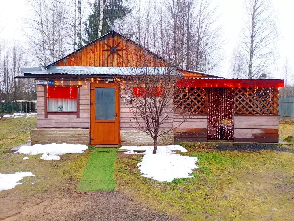 Дом в Ленинградская область, Лодейнопольский район, пос. Свирьстрой ... - Фото 1