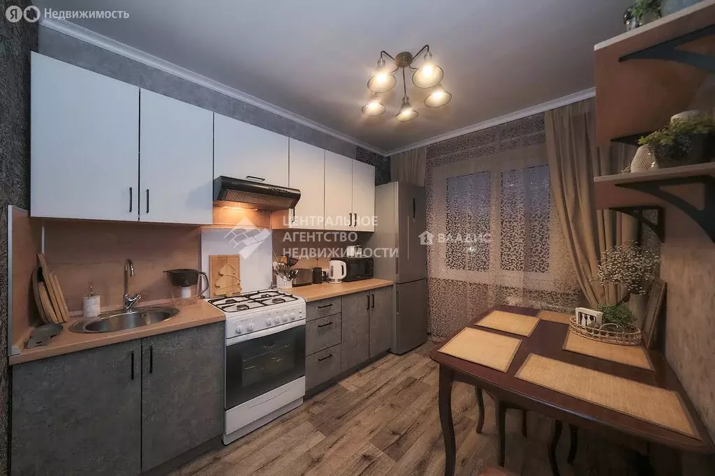 3-комнатная квартира: Рязань, улица Бирюзова, 30 (66.4 м) - Фото 1