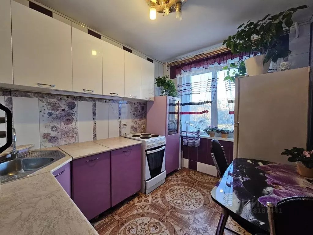 3-к кв. Челябинская область, Челябинск ул. Молодогвардейцев, 61 (64.5 ... - Фото 1