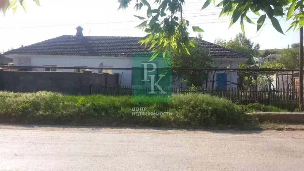 Дом в Крым, Бахчисарайский район, с. Железнодорожное ул. Шмелева, 27 ... - Фото 2