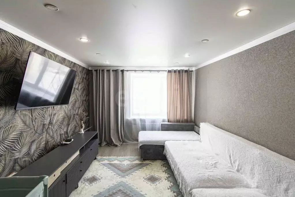 2-к кв. Тюменская область, Тюмень Антипино мкр, ул. Александра ... - Фото 1