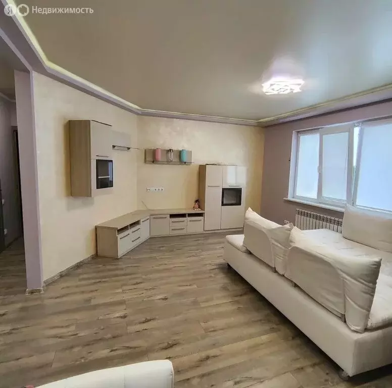 3-комнатная квартира: Каменск-Шахтинский, улица Гагарина (71.3 м) - Фото 0