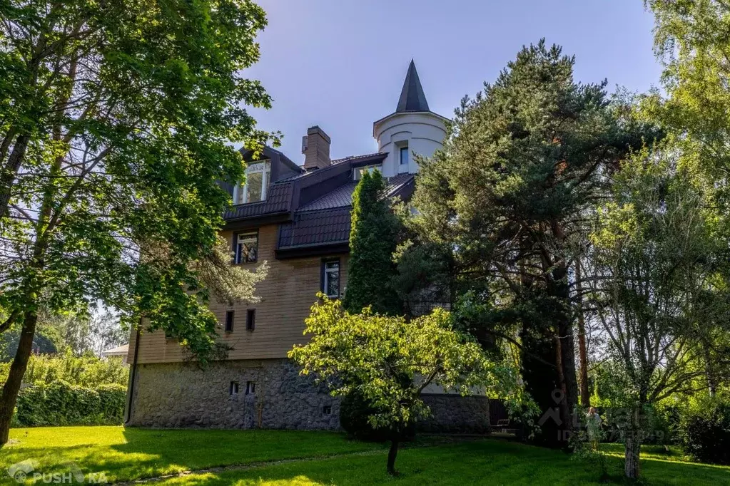 Дом в Санкт-Петербург, Санкт-Петербург, Петергоф ул. Средняя, 22А (311 ... - Фото 1