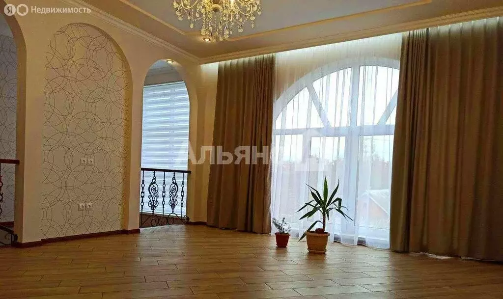 Дом в Шахты, Школьная улица (260 м) - Фото 1