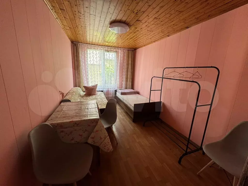 Комната 10 м в 3-к., 2/2 эт. - Фото 0