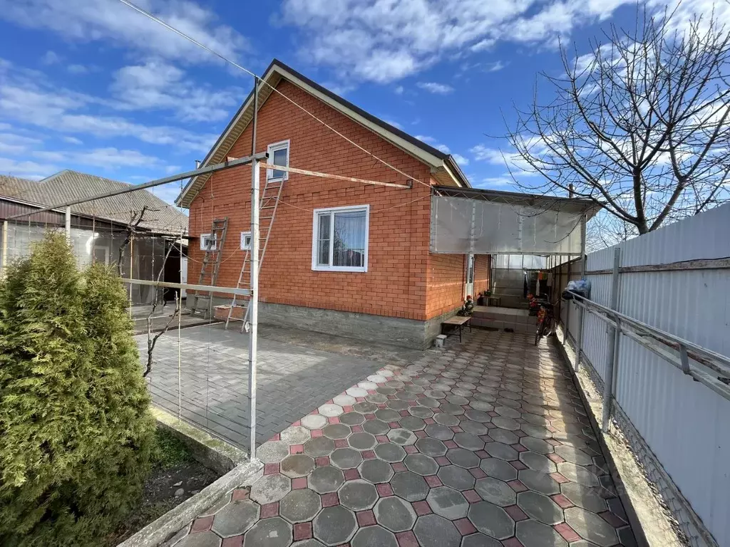 Дом в Краснодарский край, Лабинск Пограничная ул., 63 (67 м) - Фото 1