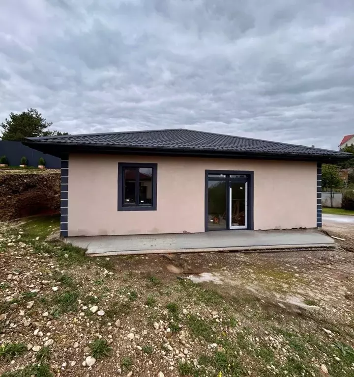 Дом в Крым, Симферопольский район, Добровское с/пос, с. Лозовое ул. ... - Фото 1