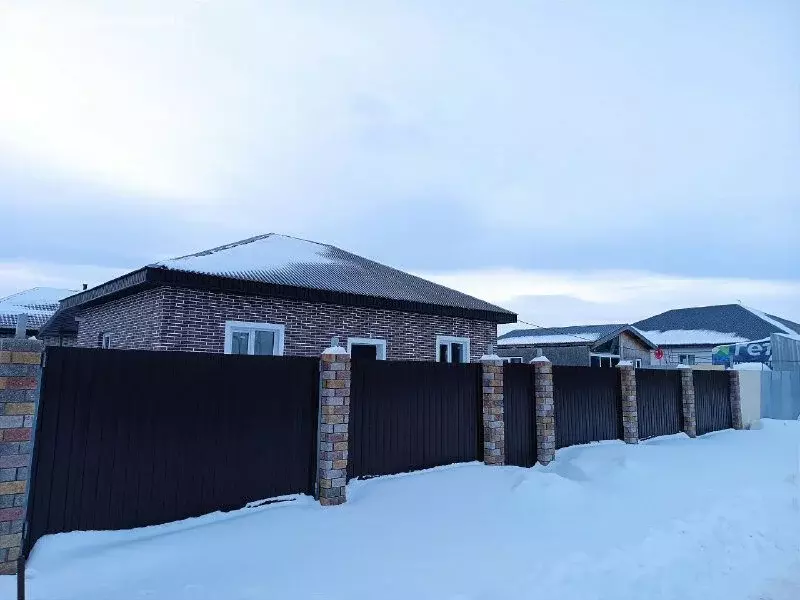 Дом в село Архангельское, микрорайон Зенит, Осиновая улица (90 м) - Фото 1