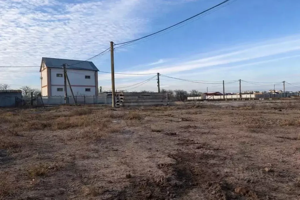 Участок в Крым, Щелкино Ленинский район, ул. Сиреневая (4.0 сот.) - Фото 1