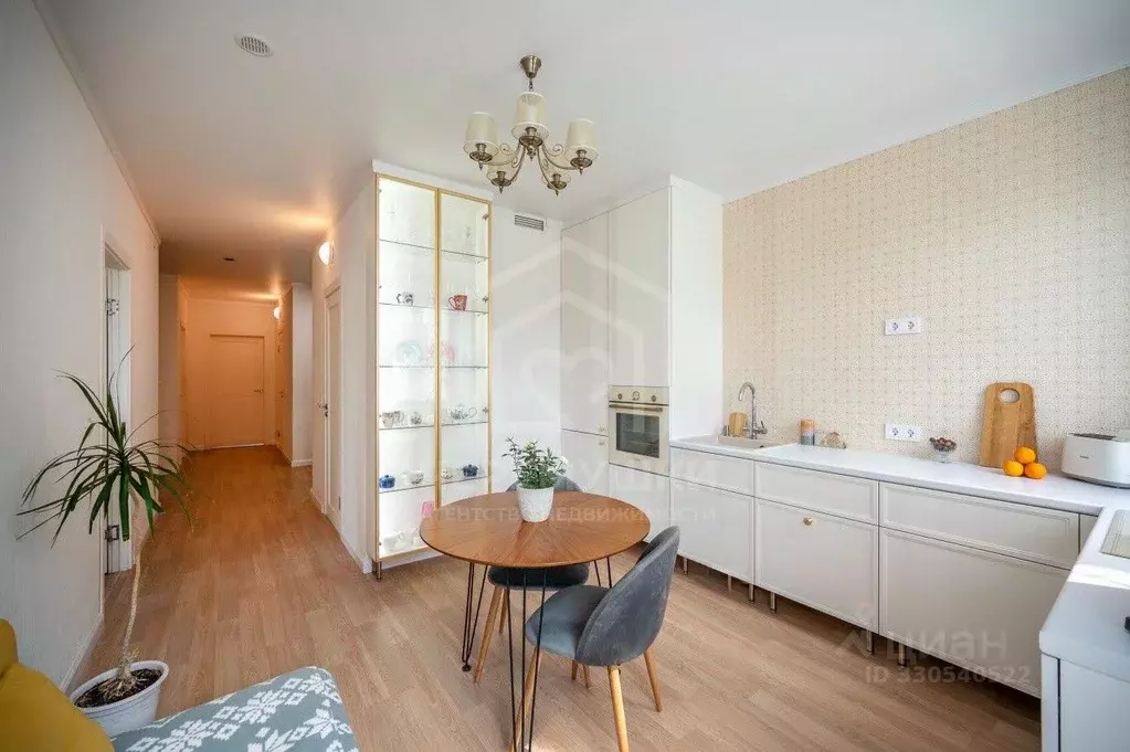 3-к кв. Свердловская область, Екатеринбург ул. Азина, 25 (94.1 м) - Фото 1