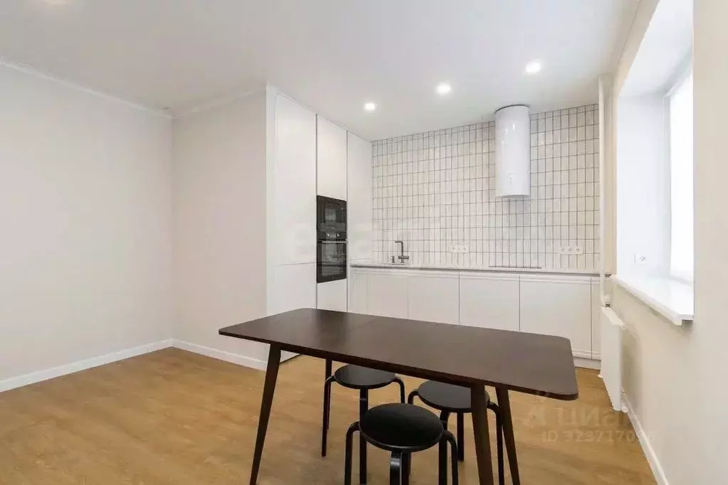 2-к кв. Тюменская область, Тюмень ул. Мельникайте, 34к1 (80.7 м) - Фото 1