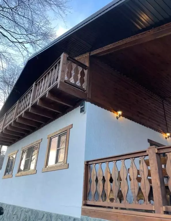 Дом в Карачаево-Черкесия, Зеленчукский район, с. Архыз ул. Водопадная, ... - Фото 1