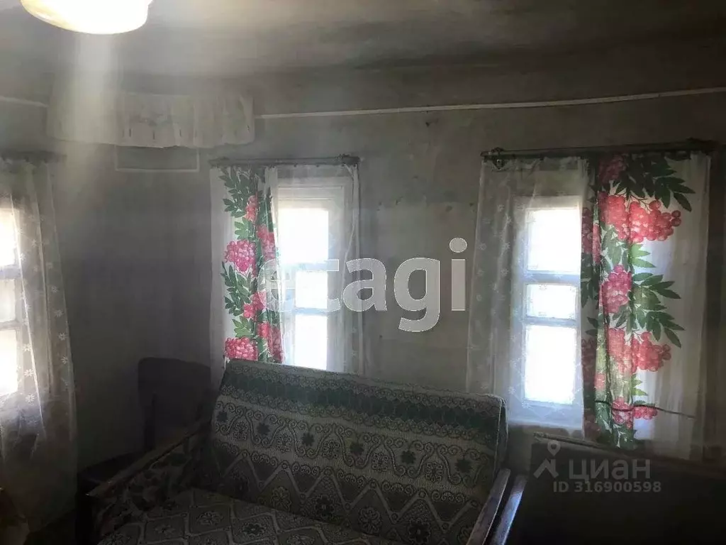 Дом в Белгородская область, Валуйки Школьная ул., 43 (30 м) - Фото 0