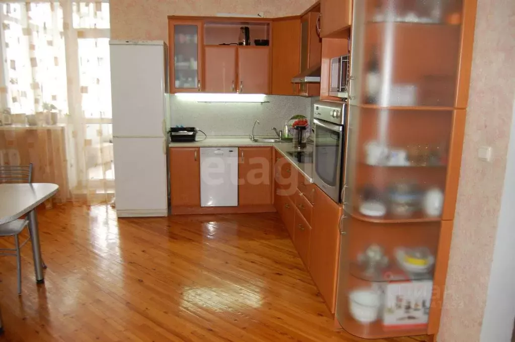 3-к кв. Тюменская область, Тюмень ул. Степана Халтурина, 8 (165.8 м) - Фото 1