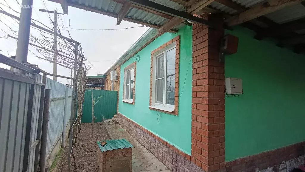 Дом в станица Саратовская, Красноармейская улица (97 м) - Фото 1