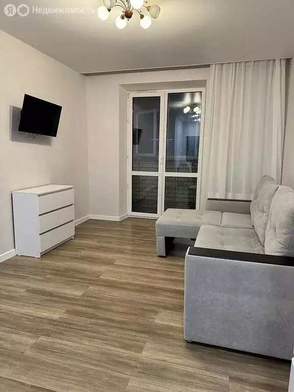 Квартира-студия: Тюмень, улица Раушана Абдуллина, 6 (28.8 м) - Фото 1