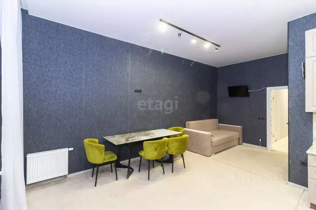 2-к кв. Тюменская область, Тюмень ул. Фармана Салманова, 16 (84.4 м) - Фото 1