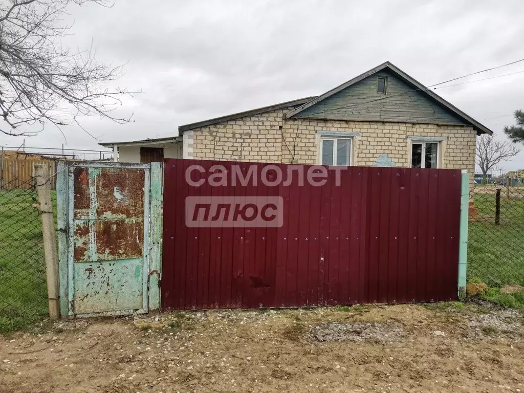 Дом в Калмыкия, пос. Ики-Бурул ул. Деликова, 11 (86 м) - Фото 1