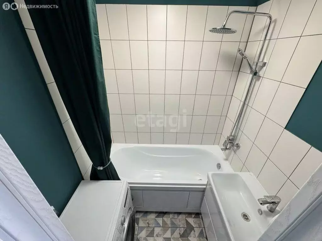 3-комнатная квартира: Томск, улица Елизаровых, 72 (66 м) - Фото 0