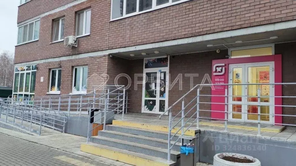 Торговая площадь в Тюменская область, Тюмень ул. Мельникайте, 2к9 (68 ... - Фото 2