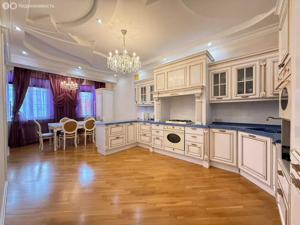 3-комнатная квартира: Нальчик, улица Тарчокова, 25Б (160 м) - Фото 1