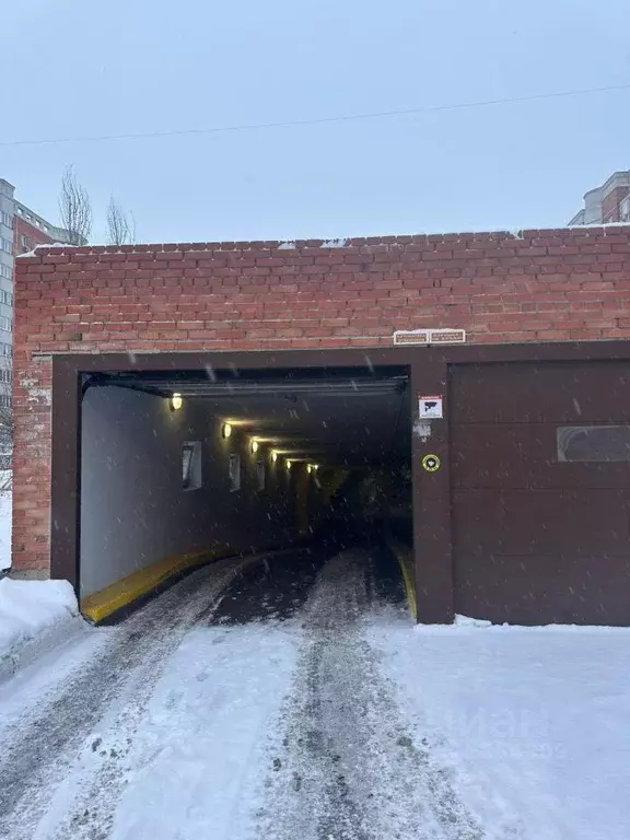 Гараж в Омская область, Омск ул. 70 лет Октября, 15 (18 м) - Фото 1