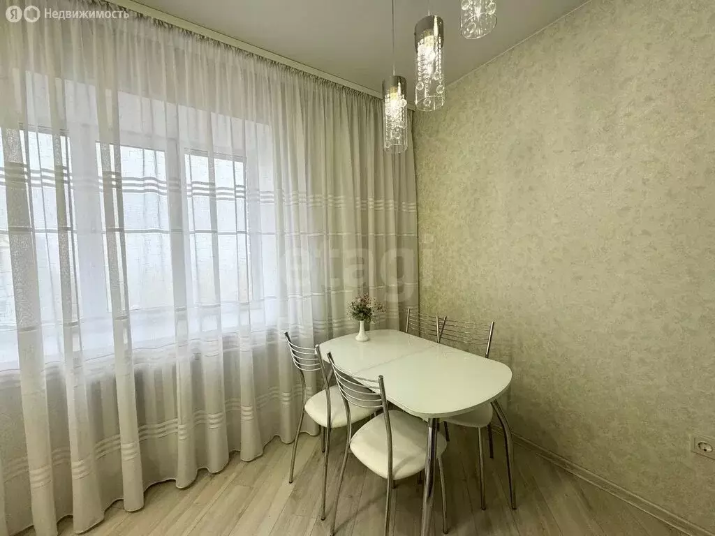 2-комнатная квартира: Черногорск, улица Генерала Тихонова, 6Бк1 (60 м) - Фото 1