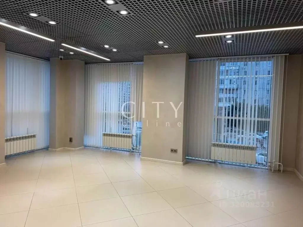 Офис в Тюменская область, Тюмень ул. Мельникайте, 125б (180 м) - Фото 0