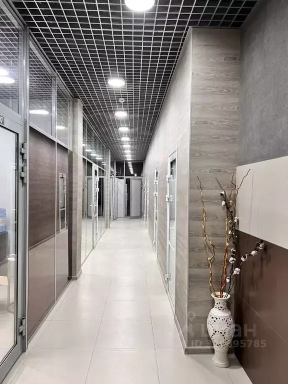 Офис в Ханты-Мансийский АО, Нефтеюганск 15-й мкр, ул. Энтузиастов, 2/1 ... - Фото 1