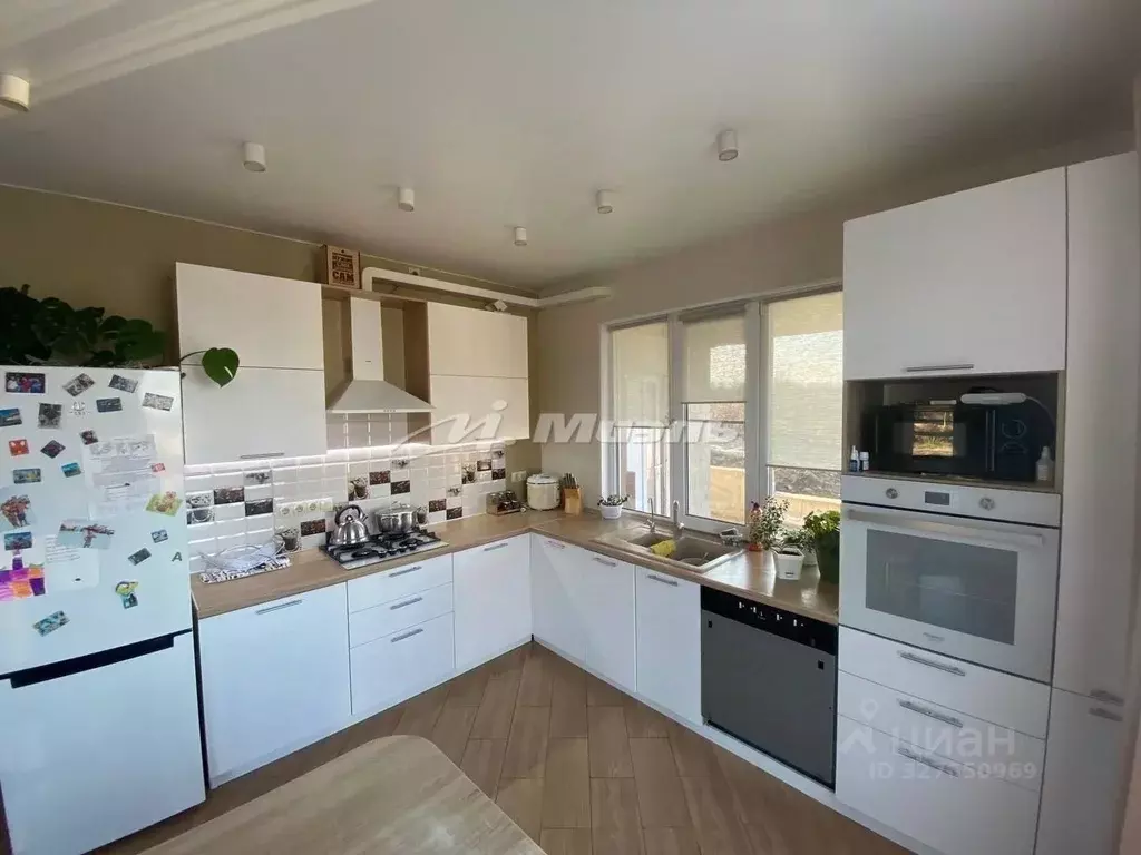 Дом в Крым, Симферопольский район, с. Доброе ул. Каштановая, 1 (180 м) - Фото 1