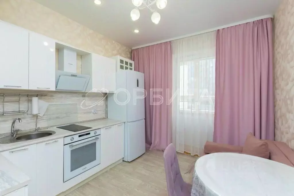 1-к кв. Тюменская область, Тюмень ул. Парада Победы, 7 (33.0 м) - Фото 0