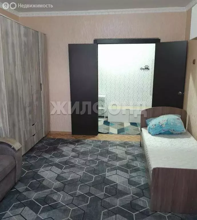 3-комнатная квартира: Искитимский район, городское поселение Линёво, ... - Фото 2