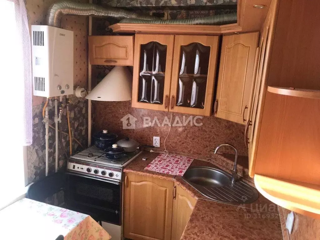 3-к кв. Белгородская область, Шебекино ул. Матроса Шарапова, 12 (58.0 ... - Фото 0