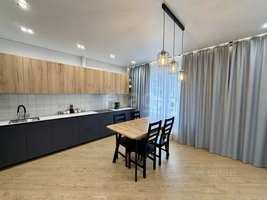 1-к кв. Тюменская область, Тюмень ул. Игоря Комиссарова, 26 (61.2 м) - Фото 2