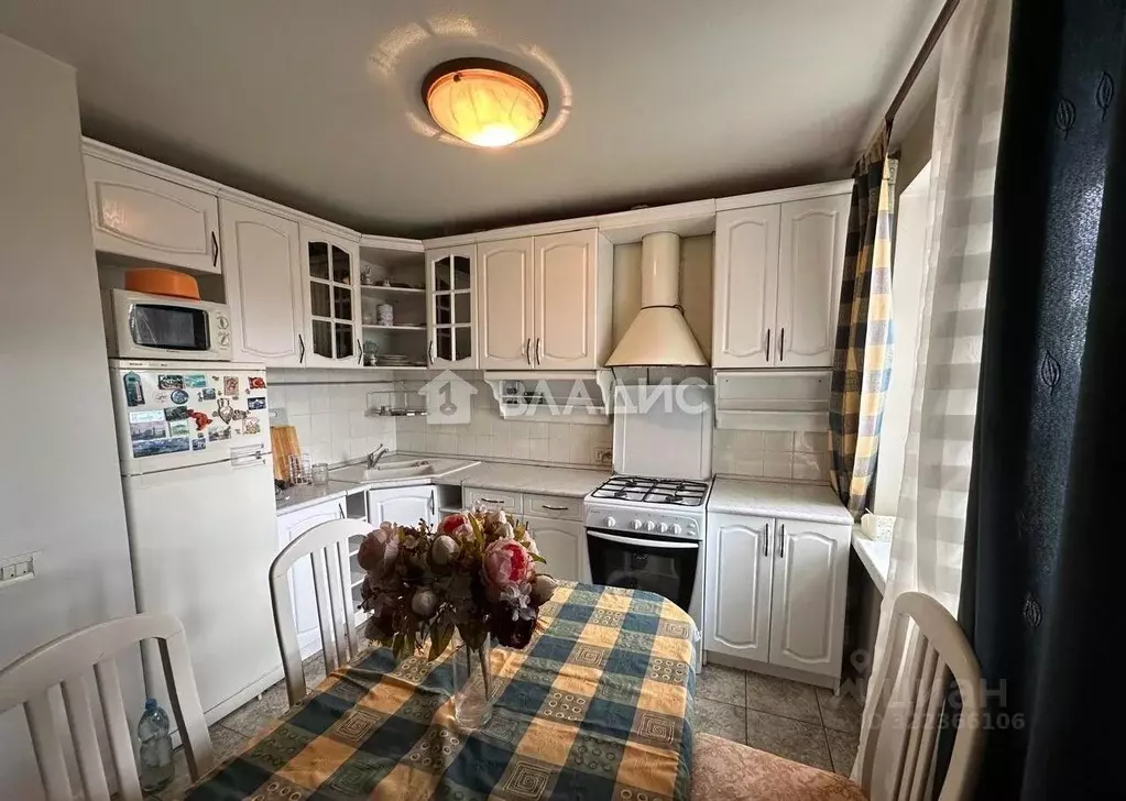 4-к кв. Волгоградская область, Волгоград ул. Кирова, 107Б (74.5 м) - Фото 0