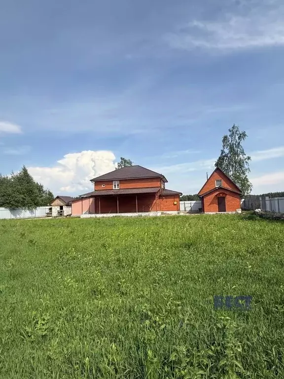 Дом в Калужская область, Жуковский муниципальный округ, с. Высокиничи ... - Фото 2