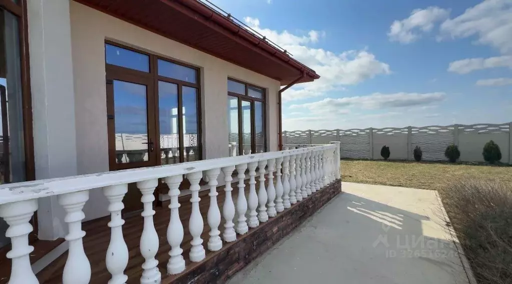 Дом в Крым, Сакский район, Молочненское с/пос, с. Витино  (120 м) - Фото 1