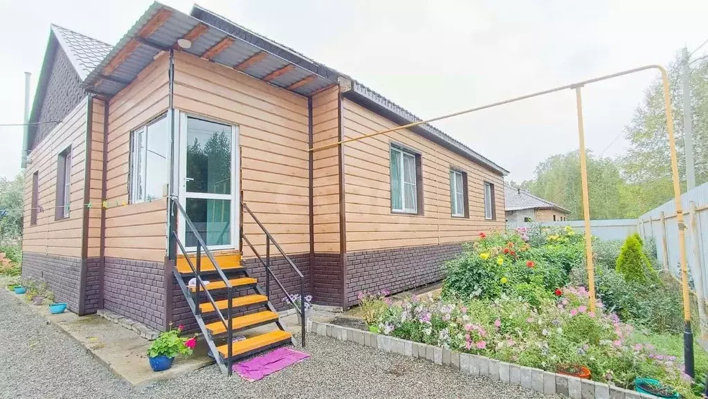 Дом в Челябинская область, пос. Увельский, Придорожный кв-л пер. ... - Фото 0