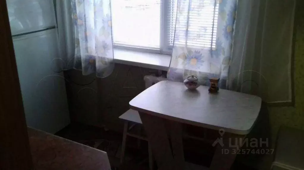 1-к кв. Белгородская область, Старый Оскол Интернациональный мкр, 28 ... - Фото 1