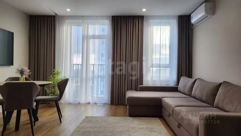 4-к кв. Тюменская область, Тюмень ул. Александра Протозанова, 6 (87.1 ... - Фото 1